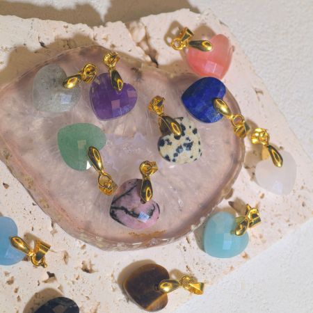 Pendentifs pour femmes en pierre naturelle en forme de cœur 2