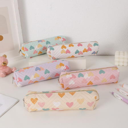Pochettes à stylos Simple Series Sweet Pu de couleurs assorties en forme de cœur