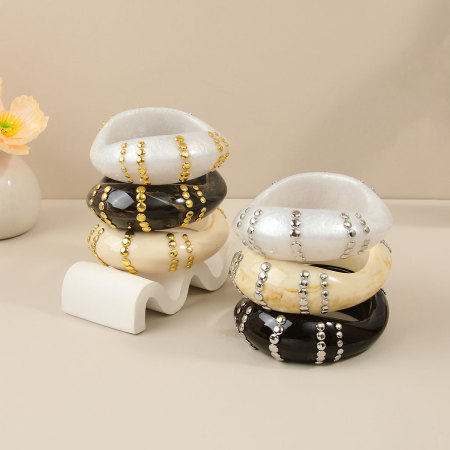 Bracelets pour femmes en résine à rivets de forme irrégulière style punk