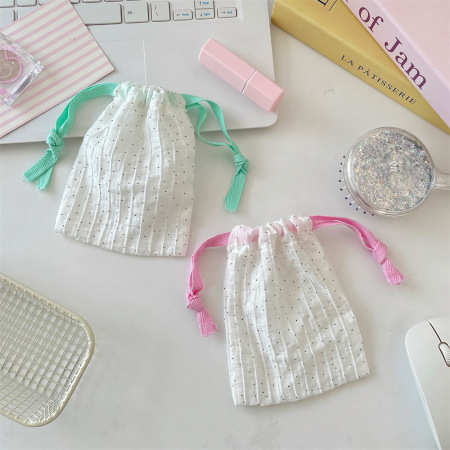 Sacs cadeaux en coton à pois doux de la collection Simple pour bijoux