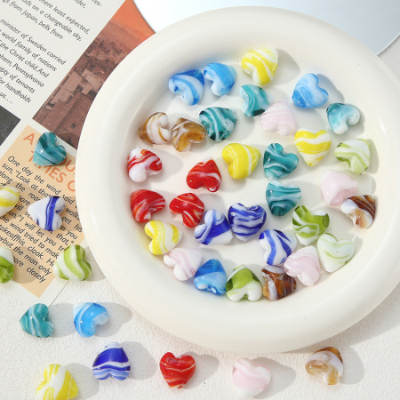 Perles émaillées en forme de cœur à dégradé de couleurs