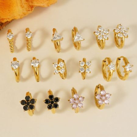 Boucles d'oreilles créoles pour femmes, en acier inoxydable, étanches, couleur or, ornées de zircon et représentant une fleur simple.
