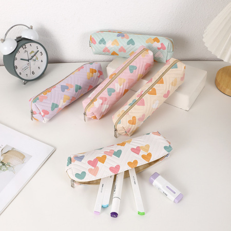 Pochettes à stylos Simple Series Sweet Pu de couleurs assorties en forme de cœur 2