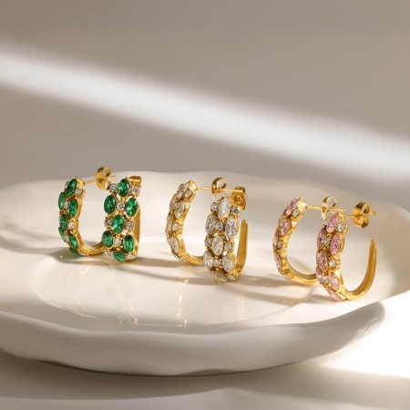 Boucles d'oreilles puces pour femmes en acier inoxydable doré, étanches, en forme de C, ornées de strass. 2