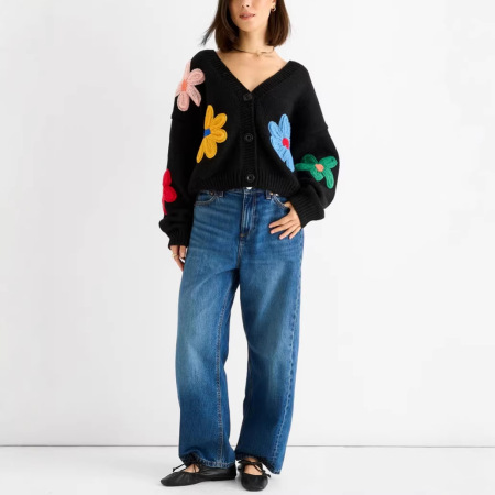 Haut minimaliste du quotidien avec cardigan en maille à petits motifs floraux 3D éclatants 2