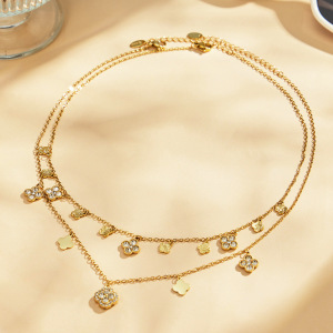 Bracelet À Breloques Pour Femme, Élégant Et Raffiné, En Acier Inoxydable, Couleur Or, Orné De Zircon Et Orné D'Un Trèfle Doré. Collection Luxueuse. h5 Image3