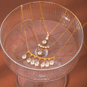 Colliers Pendentifs Pour Femmes De La Luxueuse Collection Daily Droplet, En Acier Inoxydable Étanche Couleur Or Et Zircon. h5 Image5