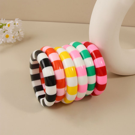 Bracelets pour femmes en résine multicolore à rayures simples 2