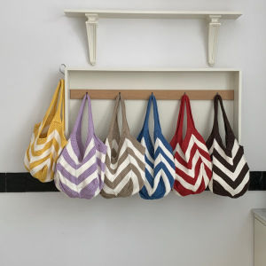 Sac À Bandoulière Rond Pour Femme, Style Décontracté, À Rayures Tissées Ajourées, En Polyester Tissé Multicolore. h5 Image4