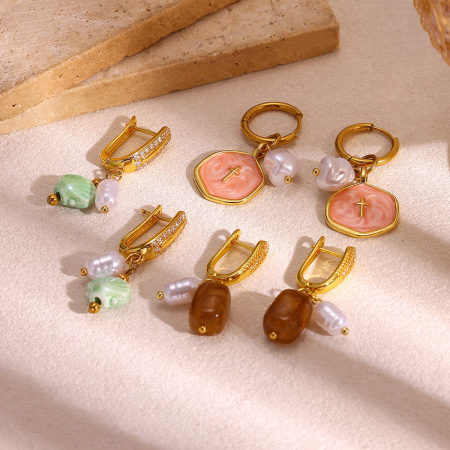 Boucles d'oreilles pendantes pour femme, élégantes et irrégulières, en forme de croix, en acier inoxydable, couleur or, de la collection Romantic. 2