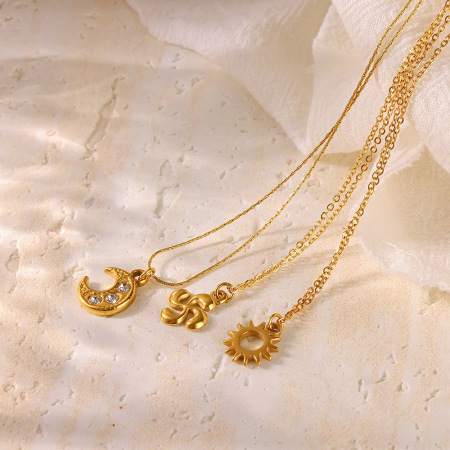 Colliers pendentifs pour femmes, collection Simple, motif soleil et lune, en acier inoxydable, couleur or, étanches, avec strass.
