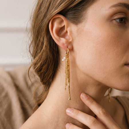 Boucles d'oreilles pendantes pour femmes, style rétro, pompon, en acier inoxydable, couleur or, étanches, avec motif poisson et pompon. Collection Simple.