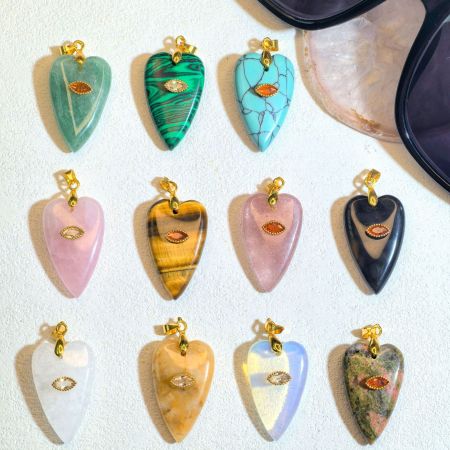 Pendentifs pour femmes en forme de cœur avec pierres naturelles œil-de-diable et zircon couleur or