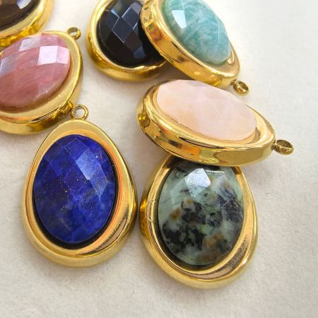 Pendentifs pour femmes en acier inoxydable doré avec pierres naturelles en forme de goutte 2