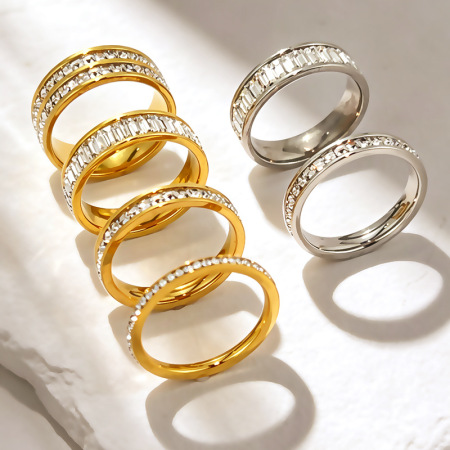Bagues pour femmes en acier inoxydable doré, étanches, de forme géométrique simple et luxueuse, ornées de strass et de pierres précieuses, couleur or. 2
