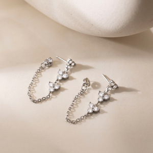 Boucles D'Oreilles Pendantes Pour Femme, Élégantes, À Pompon Et Trèfle, En Acier Inoxydable Étanche, Couleur Or, De La Collection Simple Series. h5 Image3