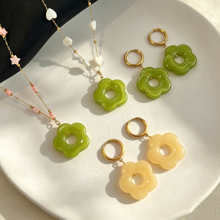 Ensembles de colliers pour femmes en résine dorée avec motif floral doux, collection romantique