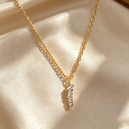 Colliers pendentifs pour femmes en acier inoxydable de forme elliptique, étanches, couleur or et zircon