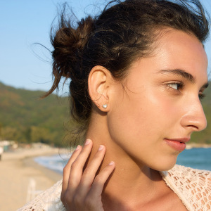 Boucles D'Oreilles Puces Pour Femmes, Collection Simple, En Forme De Cœur Et D'Étoile De Mer, En Acier Inoxydable Étanche, Couleur Or. h5 Image4