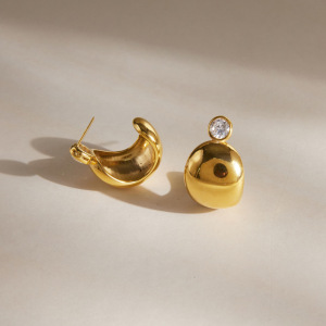 Boucles D'Oreilles Puces Pour Femmes, Forme Irrégulière, En Acier Inoxydable, Couleur Or, Étanches, Avec Zircon. Collection Simple, Pour Tous Les Jours. h5 Image4