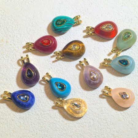 Pendentifs pour femmes en zircon naturel couleur or avec pierre de naissance en forme de goutte 2