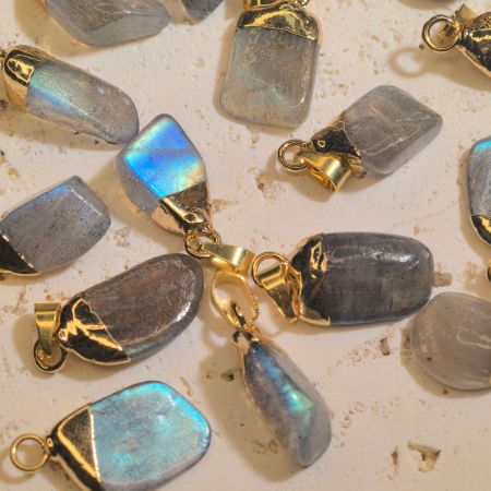 Pendentifs pour femmes en pierres naturelles de forme irrégulière (Pierre naturelle, chaque pendentif ayant une forme différente) 2