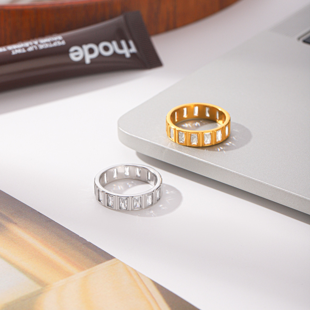 Bagues Pour Femmes Simple Series Daily Circle En Acier Inoxydable Étanche Couleur Or Avec Zircon Et Pierre Précieuse Image5