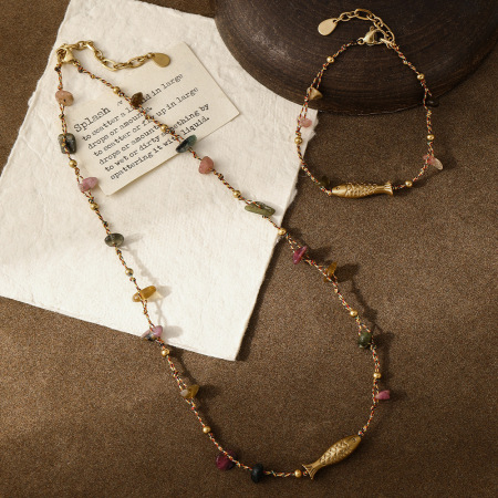 Colliers pour femmes avec pendentif poisson en pierres naturelles et perles de vacances, couleur or 2
