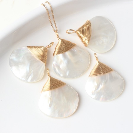 Pendentifs pour femmes en coquillages naturels et cuivre