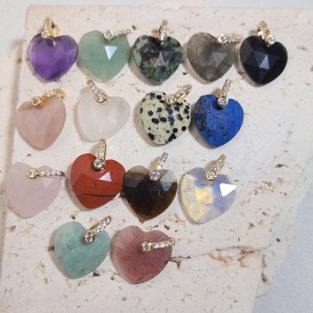 Pendentifs pour femmes en forme de cœur avec pierres naturelles et strass