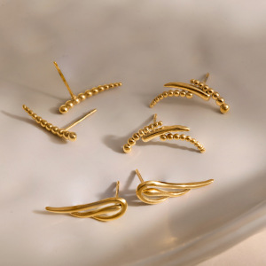Boucles D'Oreilles Puces Pour Femmes, Style Décontracté, Forme Irrégulière, Ailes, En Acier Inoxydable, Étanches, Couleur Or, Collection Simple. h5 Image3