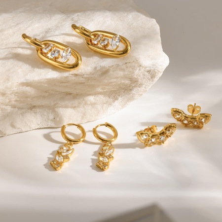 Boucles d'oreilles créoles pour femmes en acier inoxydable étanche, couleur or, ornées de strass 2
