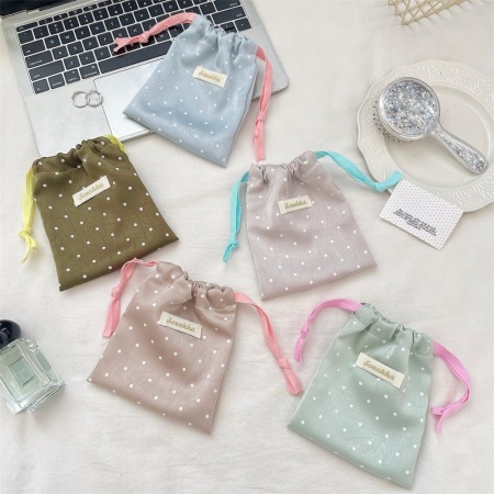 Sacs cadeaux en coton à pois doux de la collection Simple pour bijoux