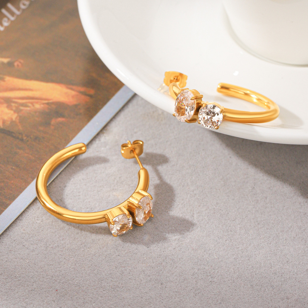Boucles D'Oreilles Puces Pour Femmes Simple Series Daily Lines En Acier Inoxydable Étanche Couleur Or Et Zircon Image5