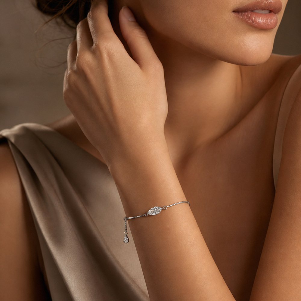 Bracelet Pour Femme En Argent Sterling 925 Plaqué Rhodium, Forme Irrégulière, Collection Simple, Serti De Moissanite. Image2