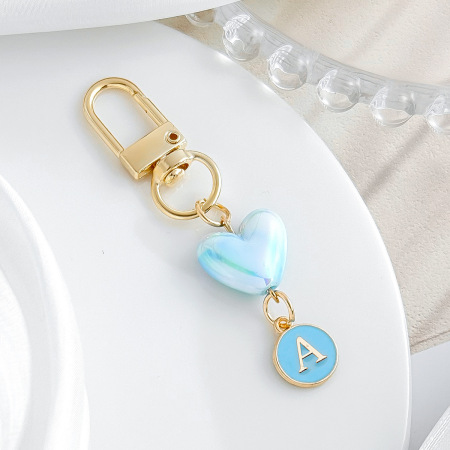 Porte-clés romantique en alliage à dégradé de couleurs, lettre simple en forme de cœur et lettre simple. Série romantique. Porte-clés simple en forme de cœur avec lettre simple et dégradé de couleurs. Série romantique. Porte-clés en alliage à dégradé de c 2