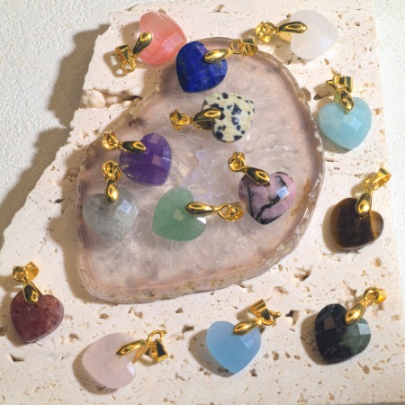 Pendentifs pour femmes en pierre naturelle en forme de cœur