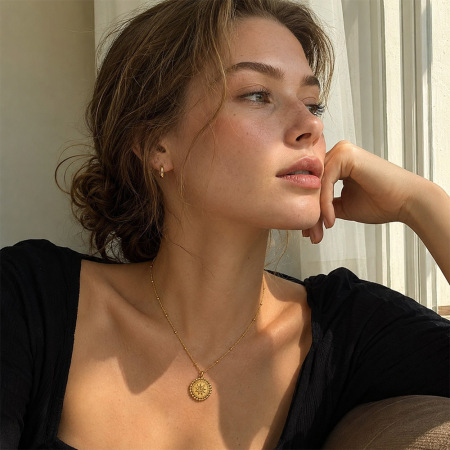 Colliers pendentifs pour femmes, collection Simple Series Retro Sun Circle, en acier inoxydable étanche, couleur or