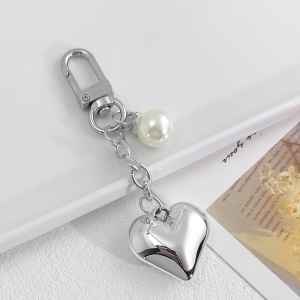 Porte-Clés Romantique En Alliage, Orné D'Un Nœud Papillon Et D'Une Perle Artificielle, En Forme De Cœur Simple Et Uni. Collection Romantique. h5 Image3