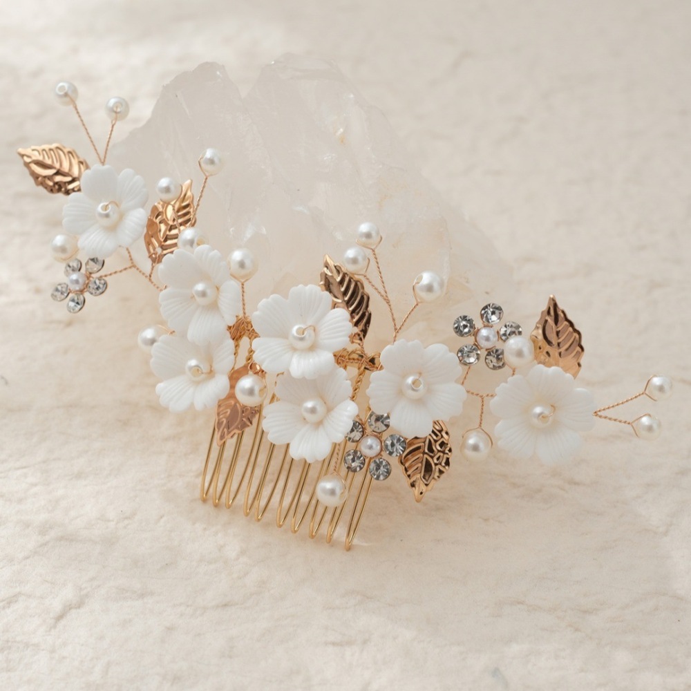 Collection Luxueuse De Coiffes De Mariée Élégantes En Résine, Ornées De Fleurs Et De Feuilles, Et De Perles Artificielles. Image4
