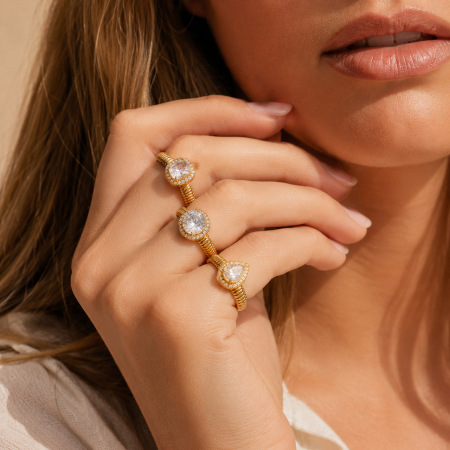 Bagues pour femmes en acier inoxydable doré, élégantes et de forme irrégulière, serties de zircon, avec motif cœur. Collection luxueuse. 2