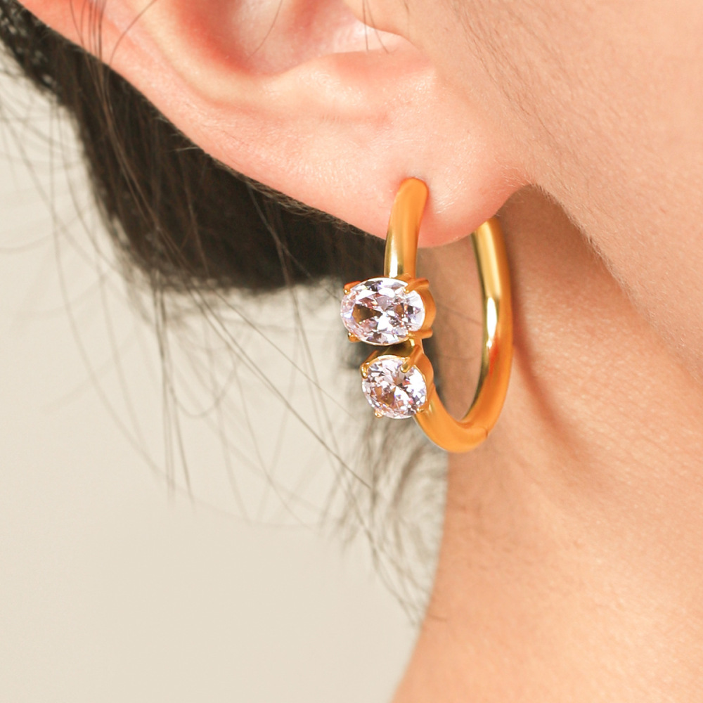 Boucles D'Oreilles Puces Pour Femmes Simple Series Daily Lines En Acier Inoxydable Étanche Couleur Or Et Zircon Image4