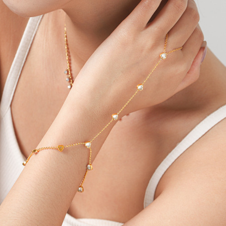 Chaîne de poignet pour femme Simple Series Daily Heart en acier inoxydable étanche couleur or et zircon.