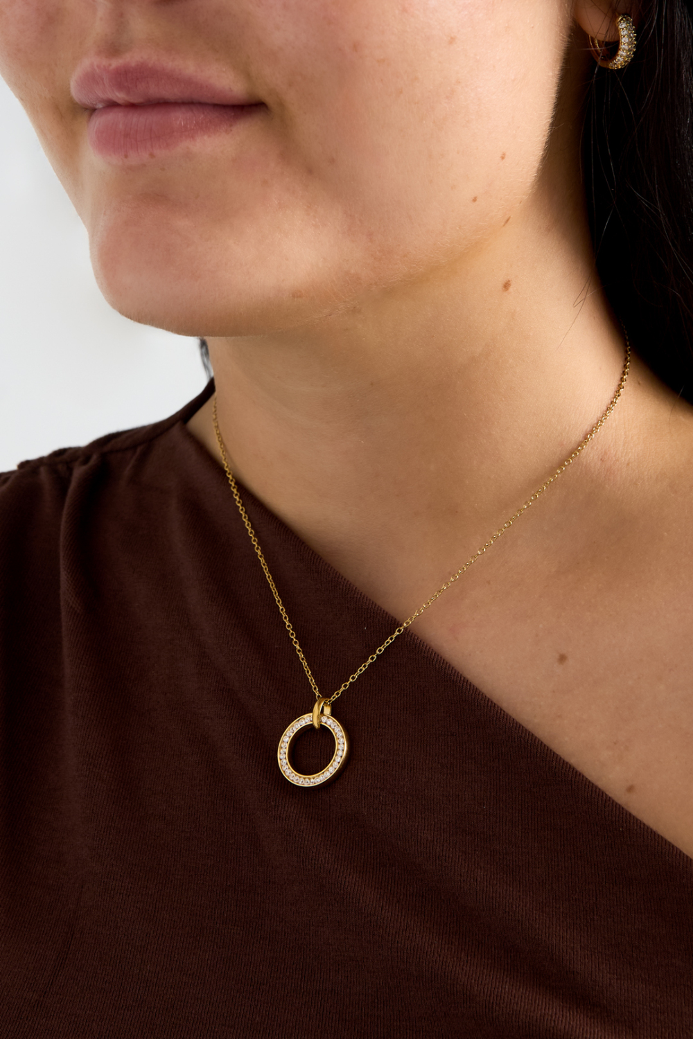Collier Avec Cercle Incrusté h5Image2