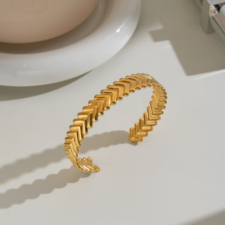Bracelets manchettes pour femmes en acier inoxydable à motif flèche, étanches, couleur or 2