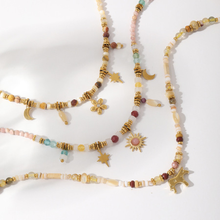 Colliers de perles rétro pour femmes, ornés de pierres naturelles et de motifs soleil.