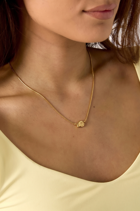 Collier minimaliste avec petit coquillage en spirale 2