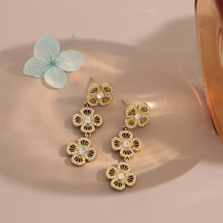 Boucles d'oreilles pendantes pour femme Sweet Flower en acier inoxydable étanche couleur or avec strass