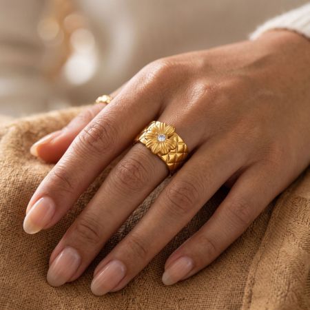Bagues en acier inoxydable imperméables en forme de fleur, motif à carreaux, zircon doré