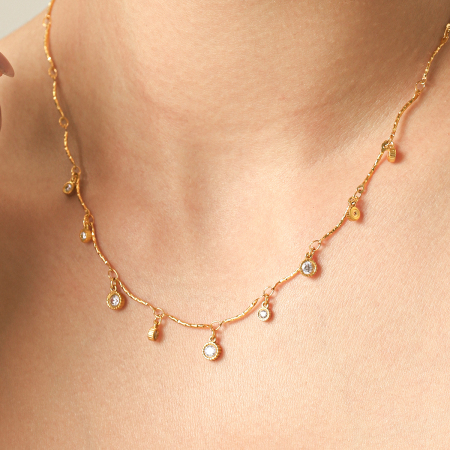 Colliers pendentifs pour femmes, collection Simple, avec pompon rond, en acier inoxydable étanche, couleur or et zircon.
